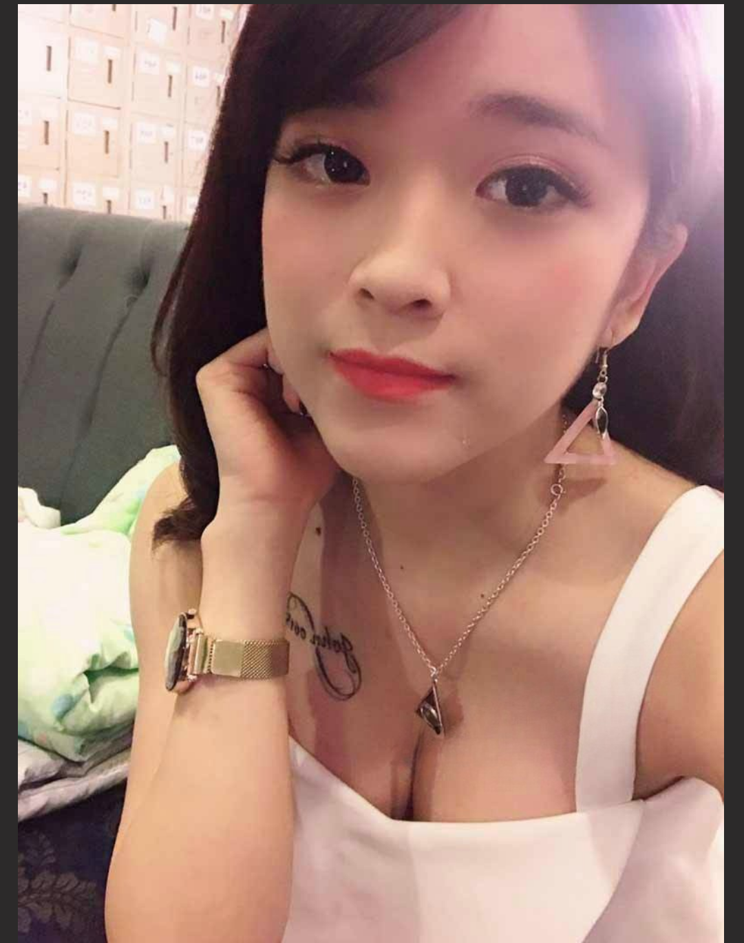 顾凌怡鲍鱼保养的非常粉嫩的年轻妹子物有所值