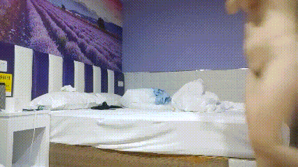 良家轻熟女 他打视频就是想看我在哪里 你软了 我一紧张就没感觉了 强行脱裤子刚想操老公视频吓的穿内裤