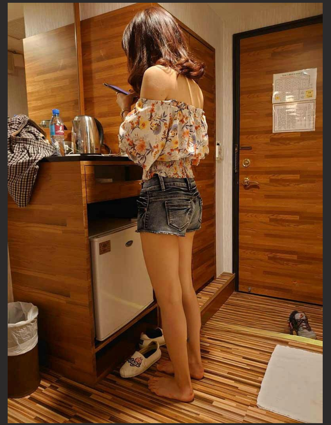 顾凌怡鲍鱼保养的非常粉嫩的年轻妹子物有所值