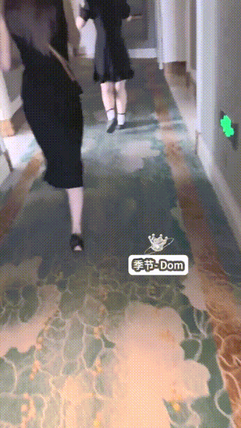 好姐妹有福同享 有揍一起挨 一些女人 外表高贵内心放荡 下贱摇着屁股祈求你的玩弄 调教众多反差婊