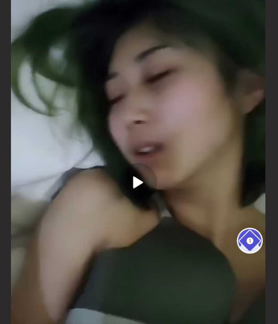 浙江大学外国语学院学生妹钟钰姣 背着男友千里送逼 脚踏8只船 结果惨遭曝光！