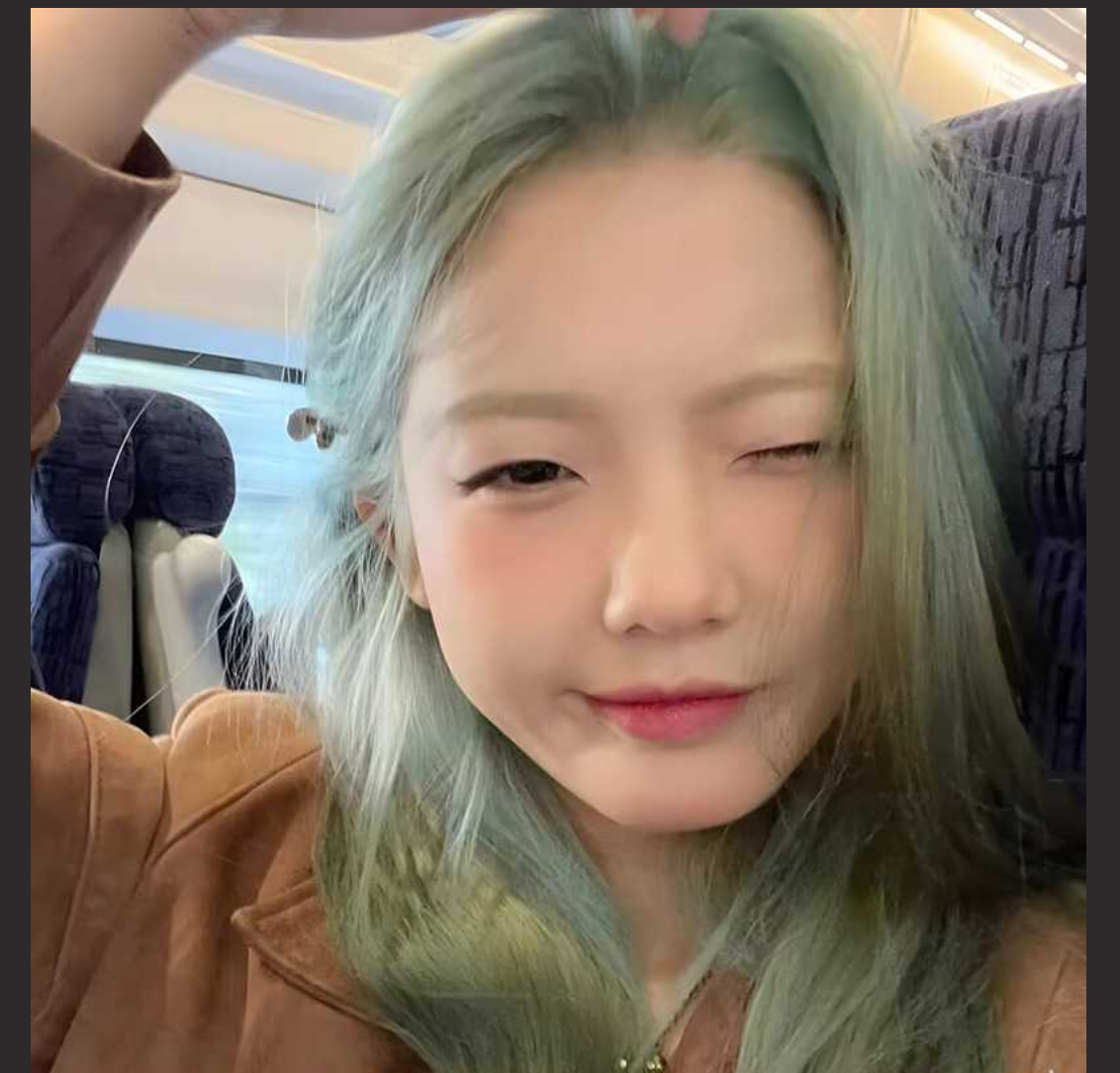 浙江大学外国语学院学生妹钟钰姣 背着男友千里送逼 脚踏8只船 结果惨遭曝光！