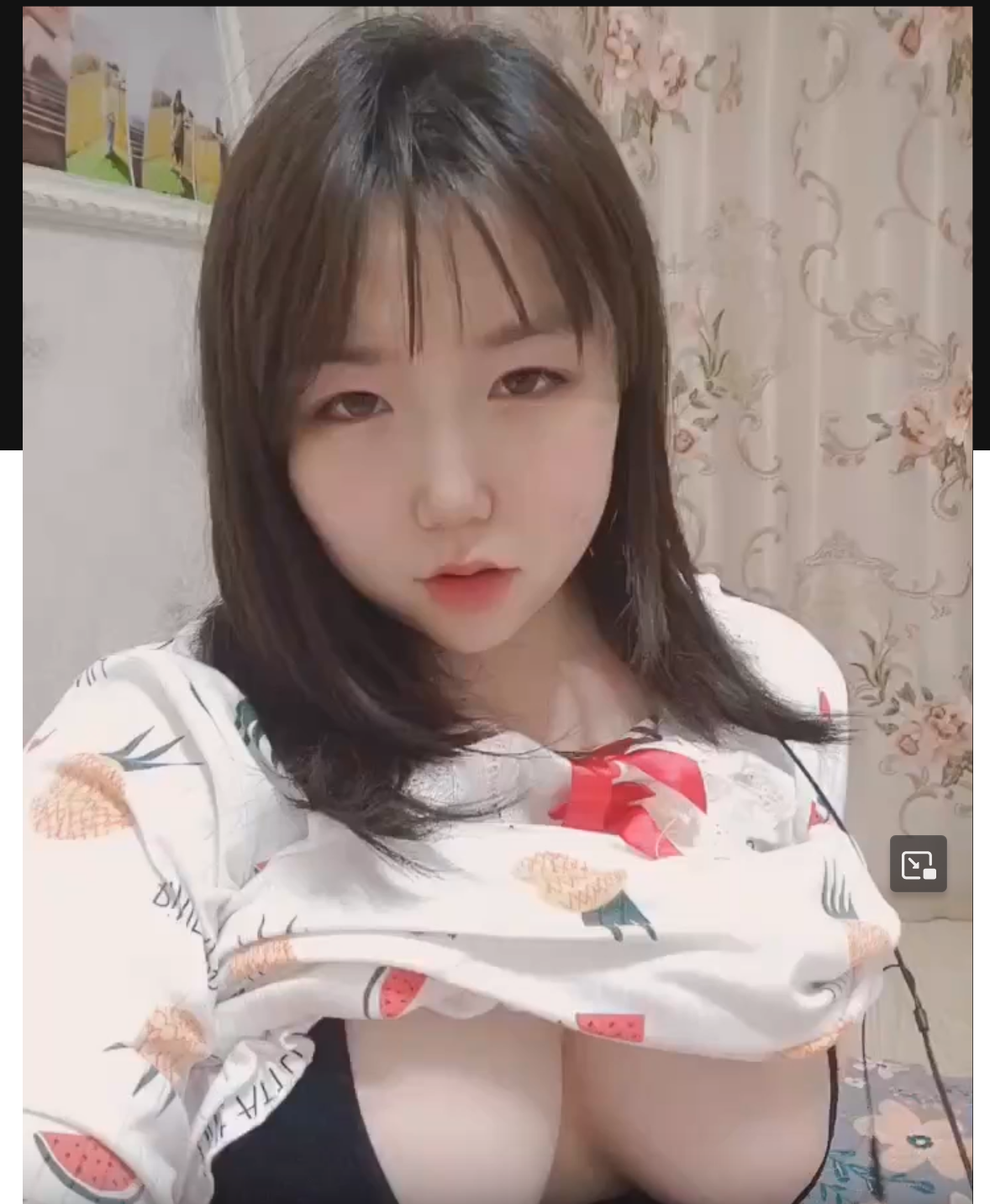 福建厦门大学丰满大奶学生妹何玥桐 网恋给男友裸照，裸聊视频遭渣男曝光，文艺范反差婊发育的真不错