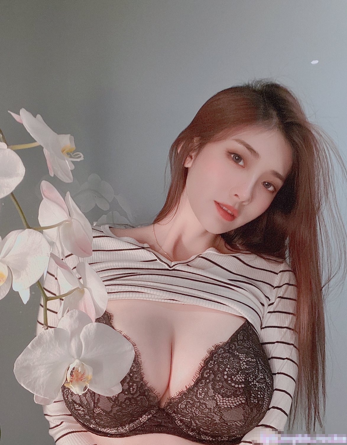 有的女人看起来端庄,可一旦击碎她们内心的防线,她们就会变得疯狂,淫荡淫荡不堪