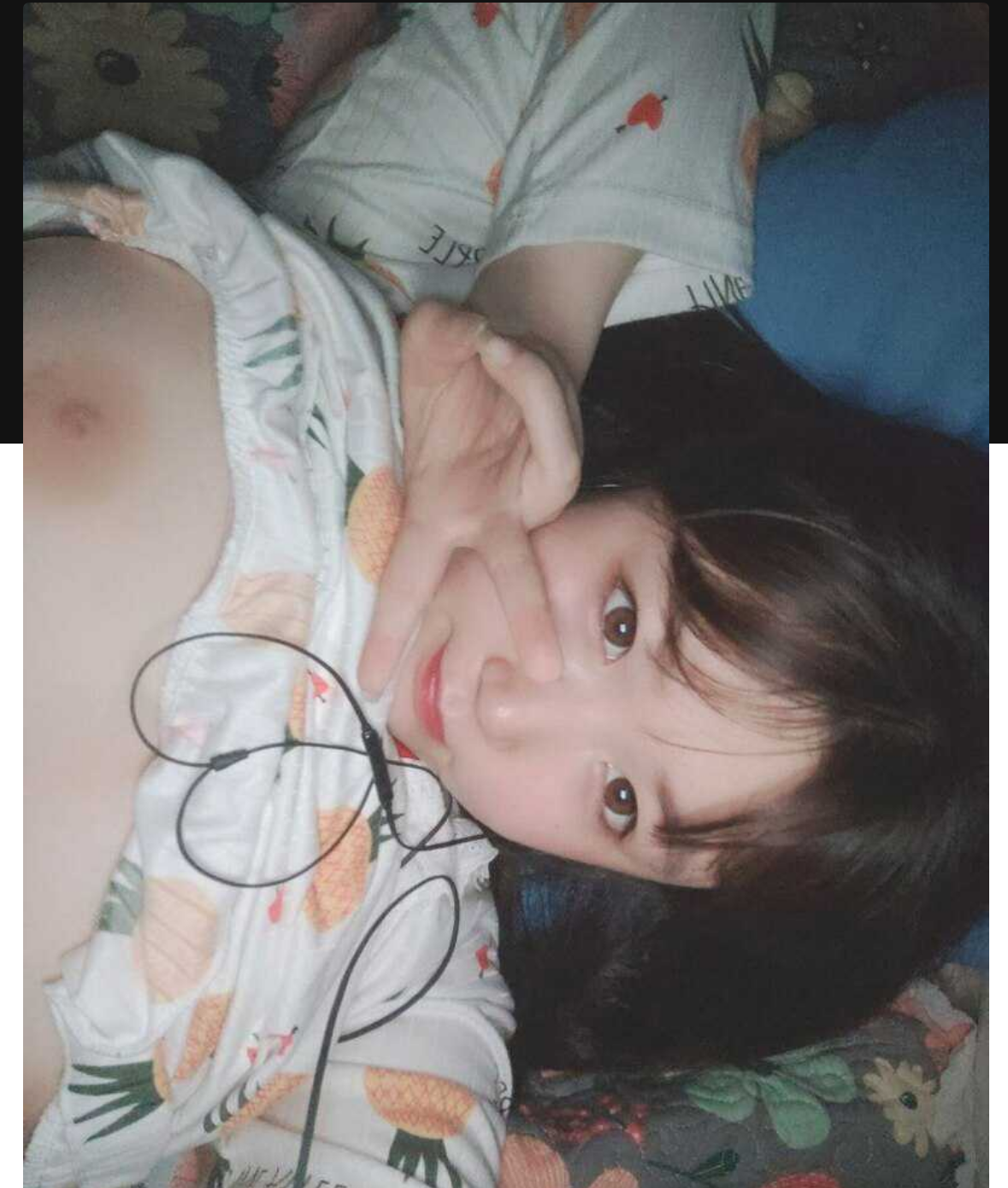 福建厦门大学丰满大奶学生妹何玥桐 网恋给男友裸照，裸聊视频遭渣男曝光，文艺范反差婊发育的真不错