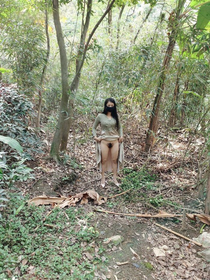 户外露出，场景也比较单一，更没有什么野战发生