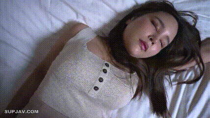 迷玩巨乳美女 身材丰腴 骚穴玩的淫水挂丝 被无套输出 内射