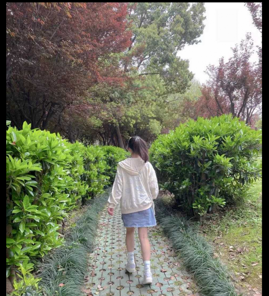 湖南大学白嫩萝莉女大学生 孙奥奥 被包养 美臀粉穴侧方位后入 不玩无套内射都对不住这小粉穴！