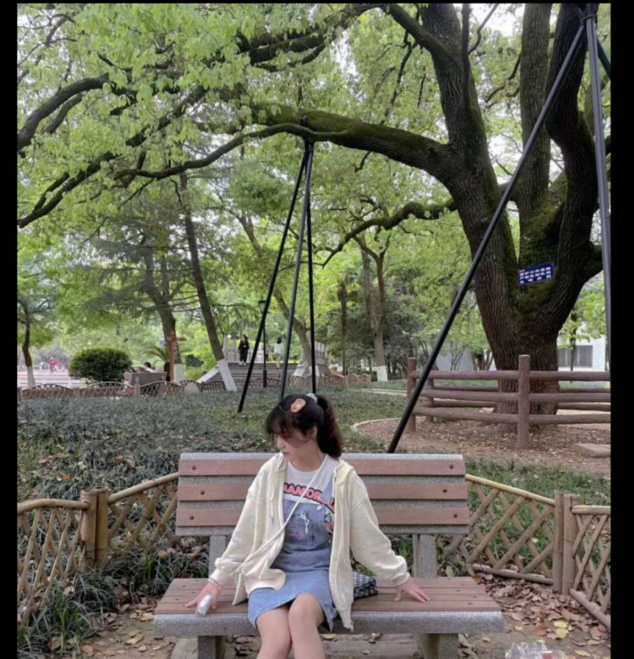 湖南大学白嫩萝莉女大学生 孙奥奥 被包养 美臀粉穴侧方位后入 不玩无套内射都对不住这小粉穴！