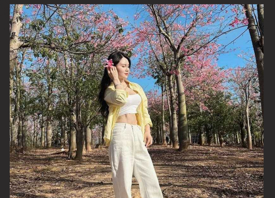 广东河源骚婊郑建丹 非常骚的极品人妻 背着老公经常出来约 口活非常棒 深喉口交69无所不能！