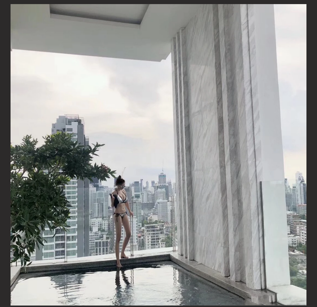 南航极品反差空姐 小雨是个大奶空姐 穷人女神富人母狗 为了奢侈生活被金主包