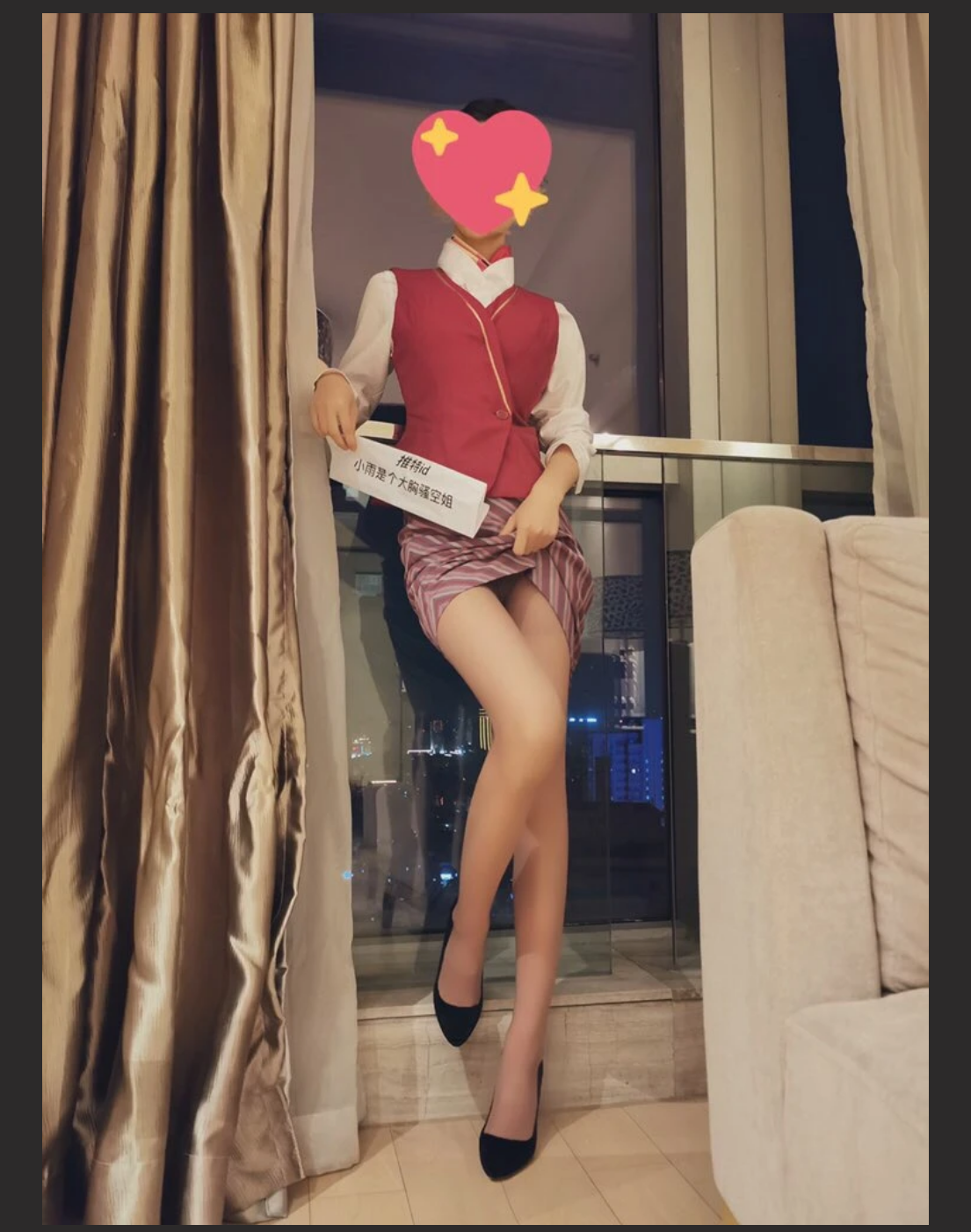 南航极品反差空姐 小雨是个大奶空姐 穷人女神富人母狗 为了奢侈生活被金主包