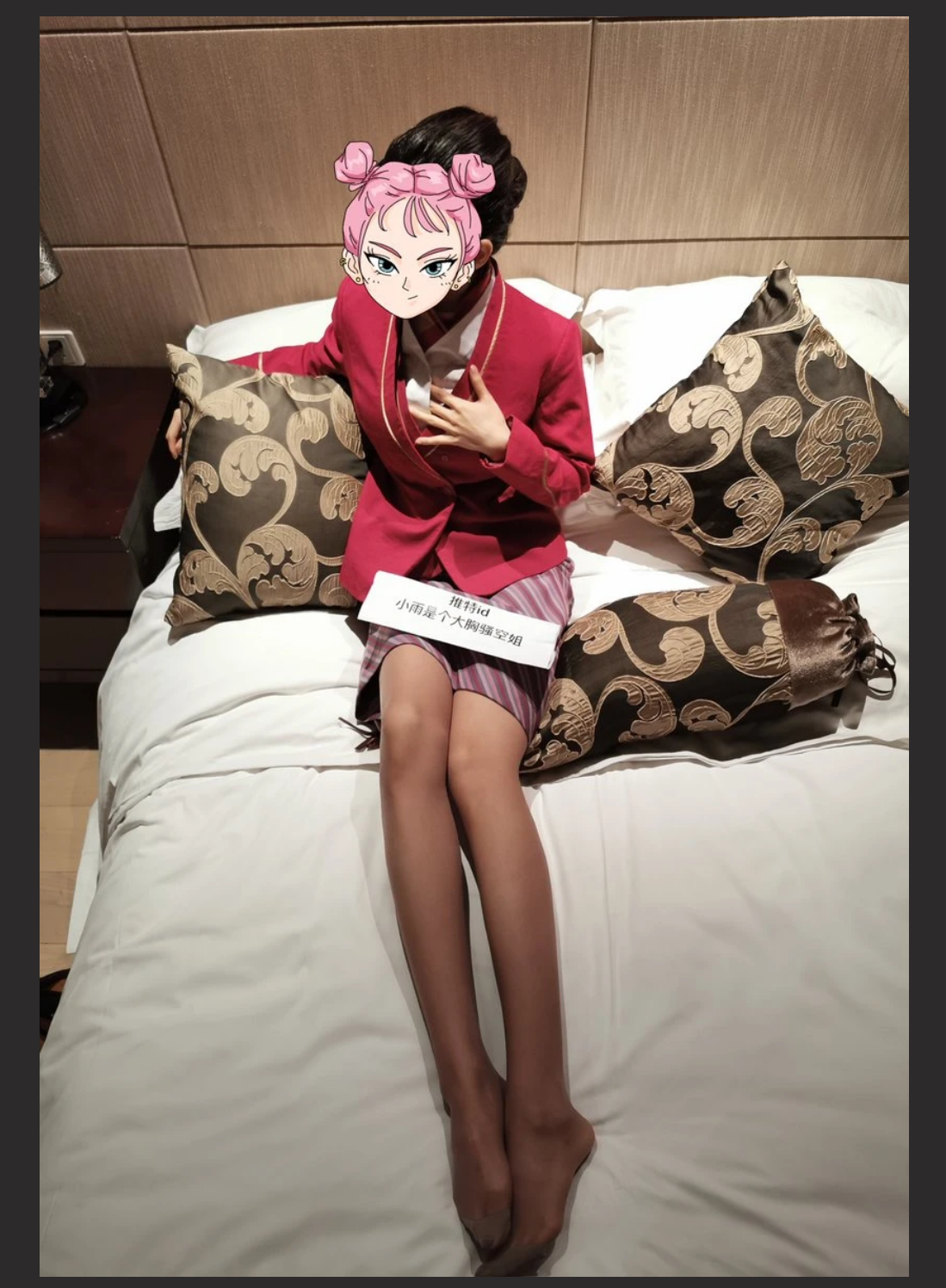 南航极品反差空姐 小雨是个大奶空姐 穷人女神富人母狗 为了奢侈生活被金主包