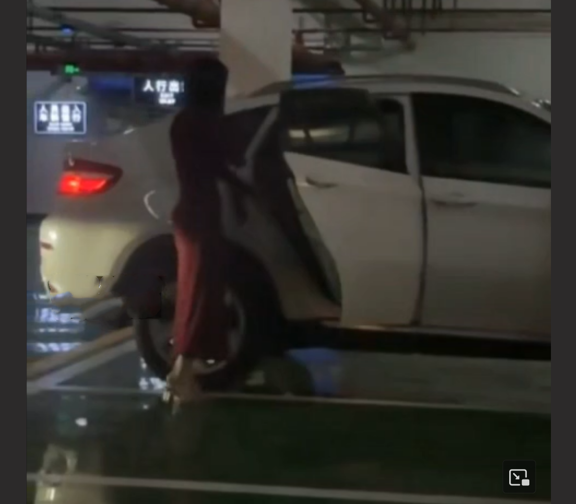 盐城宝马哥车震瓜 地下停车场内搞车震下车腿都发软了