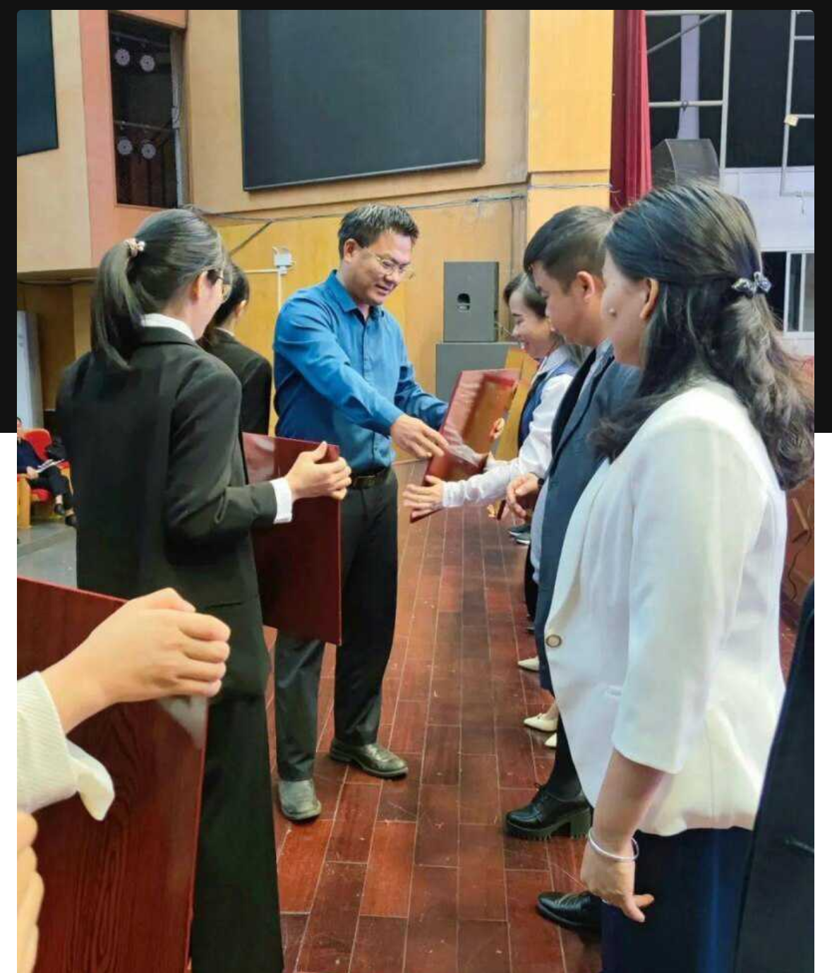 炸裂大瓜！广西北流教育局局长 顾元锋潜规则40多名女教师 而且他还有艾滋病 传染了很多女教师极其老