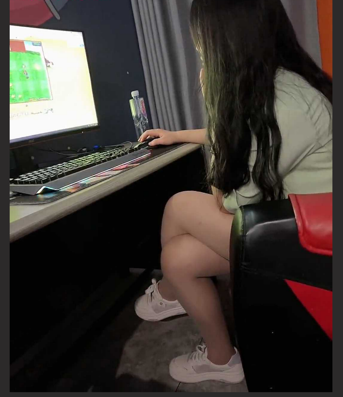 游戏挂机干姐姐 与姐姐开电竞房 游戏都不玩了 直接后入亲姐姐