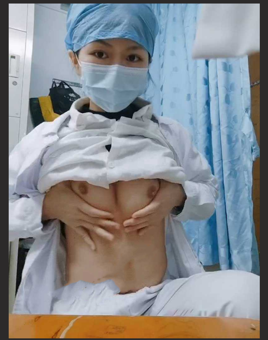 云南某医院极度反差小护士骚劲发作上班期间玩露出自慰 与炮友啪啪、肛交、吞精视频流出 超级大胆开放