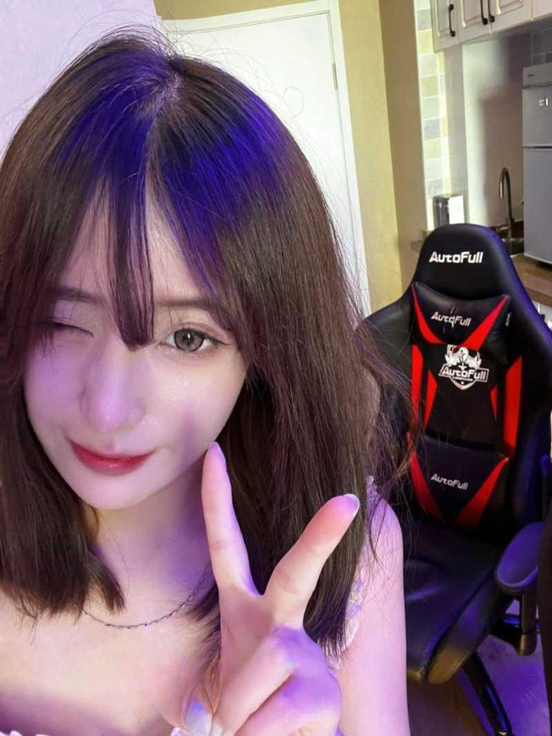 南昌幼儿园女教师 周展颜 卖淫学生家长被扒 一夜3千3卖逼被操肿 家长群内惊现女主不雅视频及身份信息