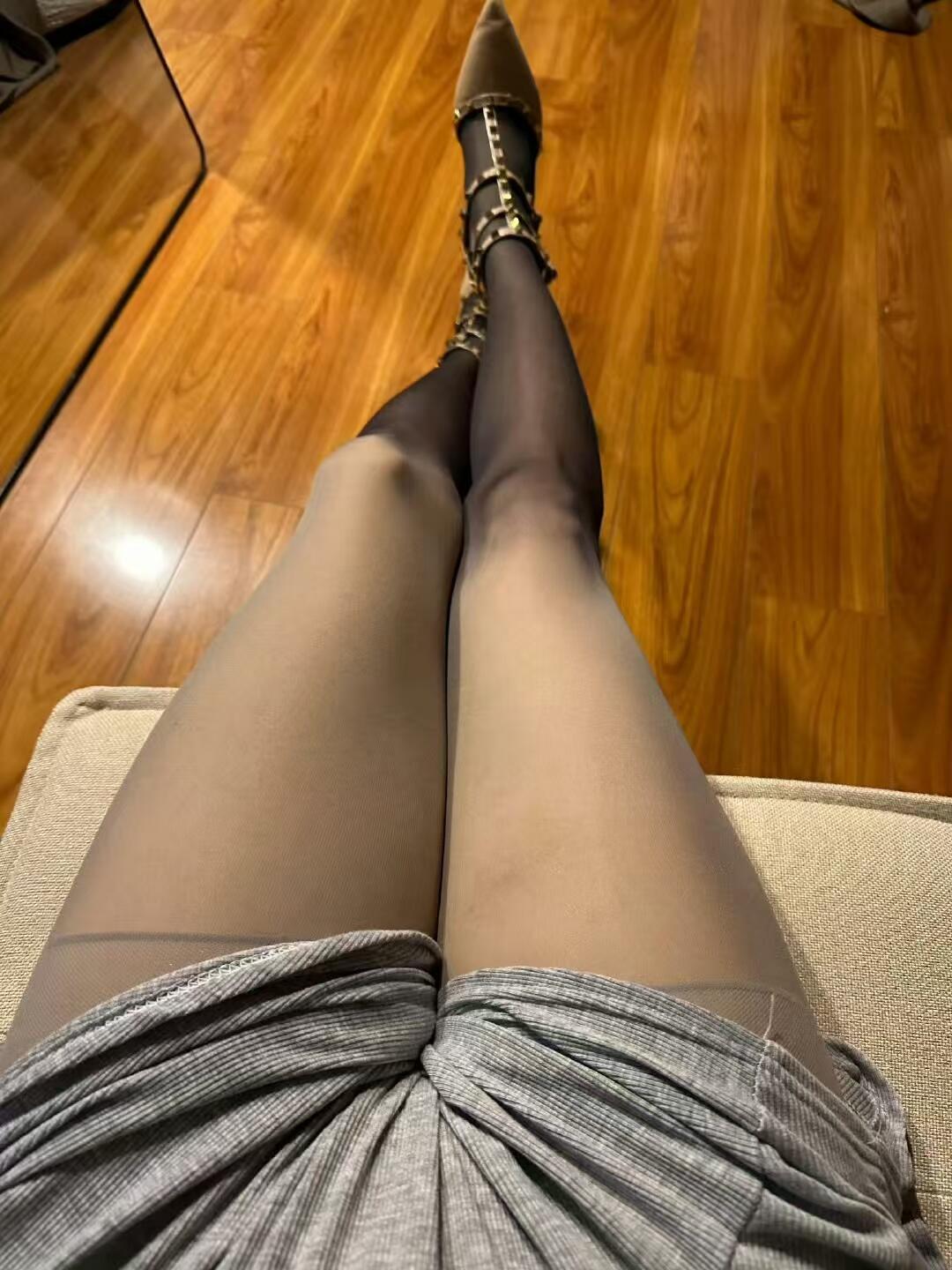 丝袜隐约的诱惑