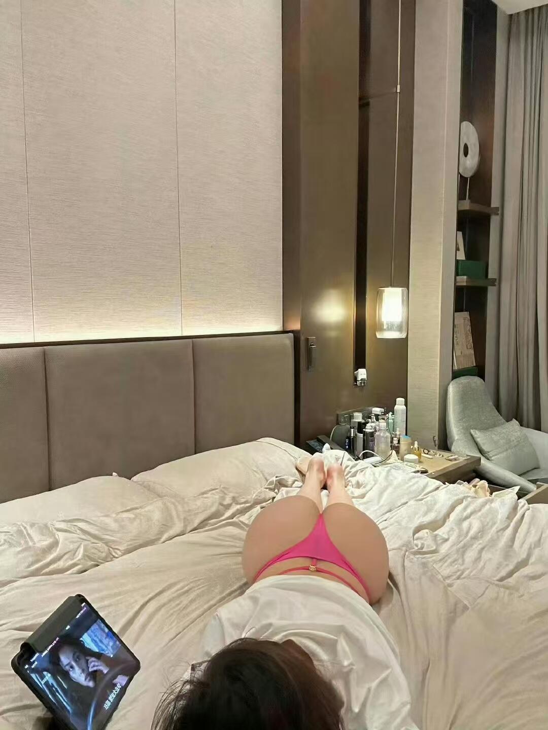 丝袜隐约的诱惑