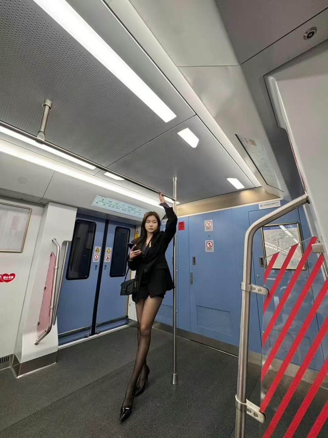 丝袜隐约的诱惑