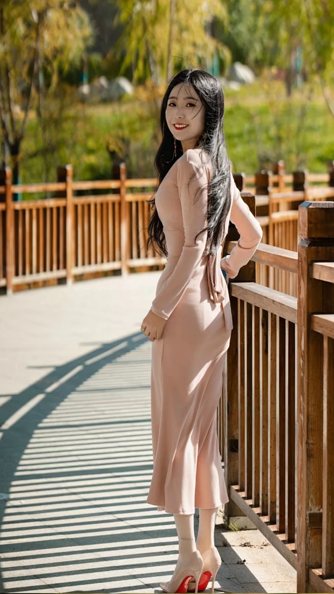 街头影像之成熟女人的迷人背影,末尾两张画龙点睛