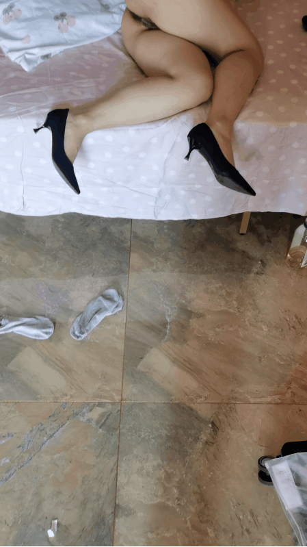 绝对淫荡的丝袜肥臀少妇——水娃