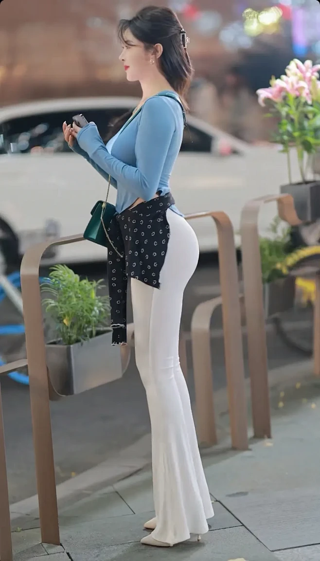 街头影像之成熟女人的迷人背影,末尾两张画龙点睛