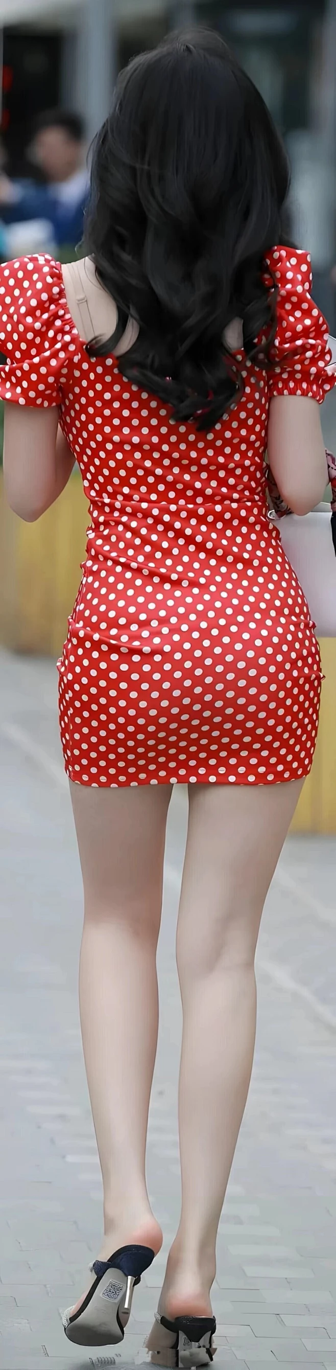 街头影像之成熟女人的迷人背影,末尾两张画龙点睛