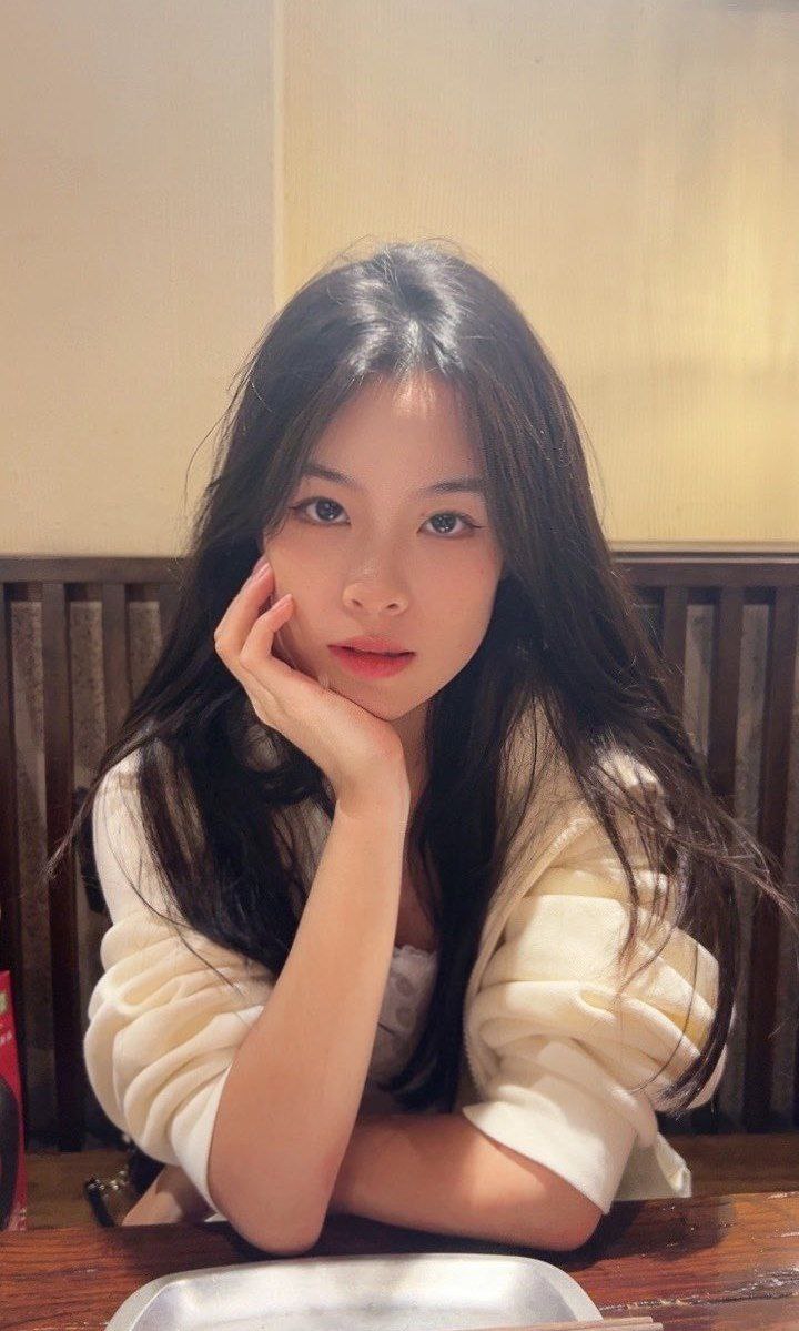 胸大又年轻漂亮的学生母狗，平时的乖乖女，没想到性欲很强。