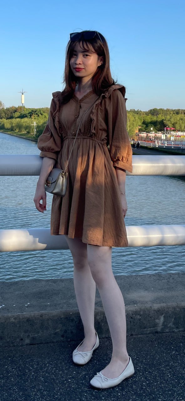 狼友投稿老婆，皮肤超白，美乳美腿，喜欢穿丝袜