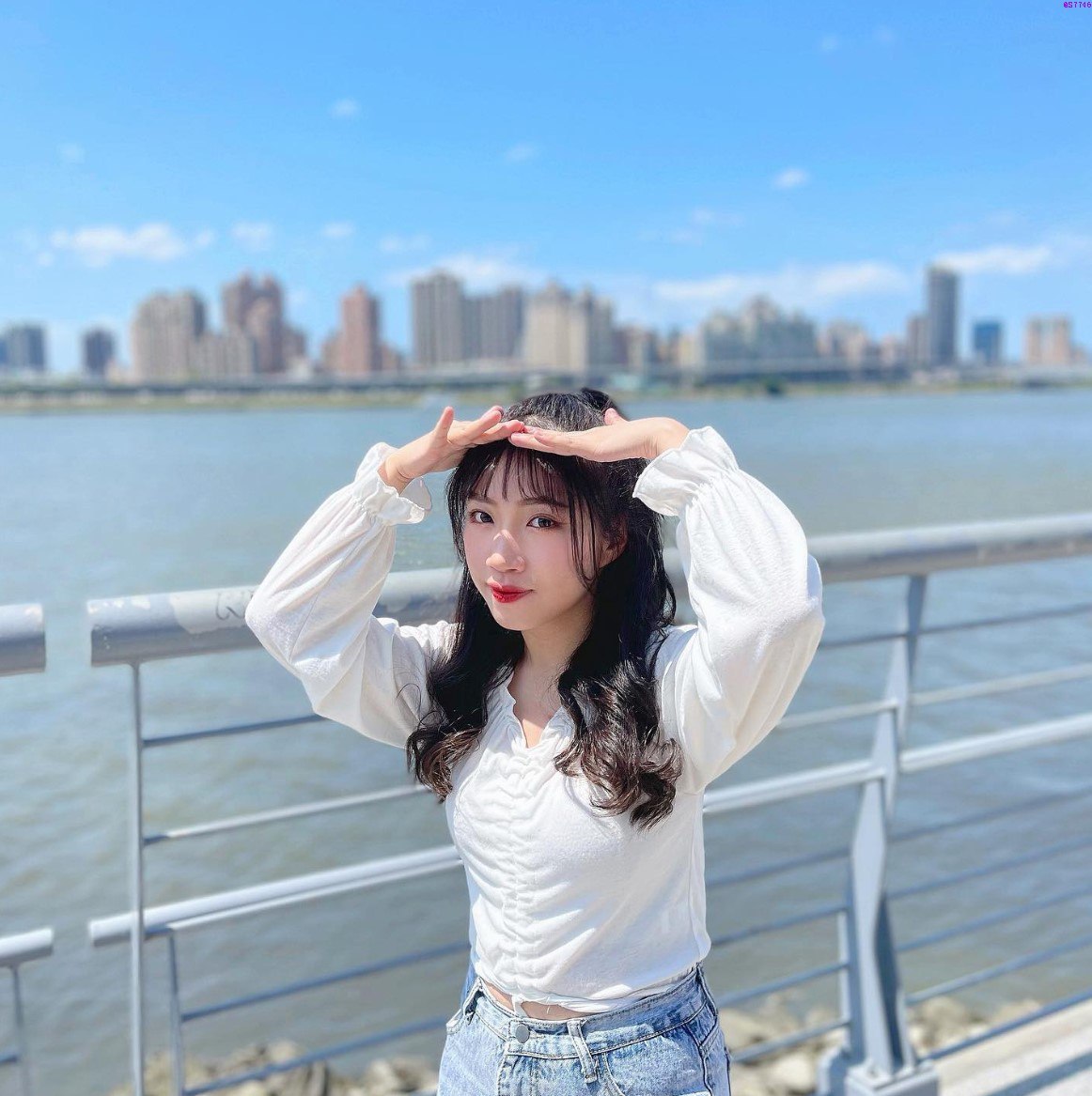 在 IG 上约到的小网红,够骚