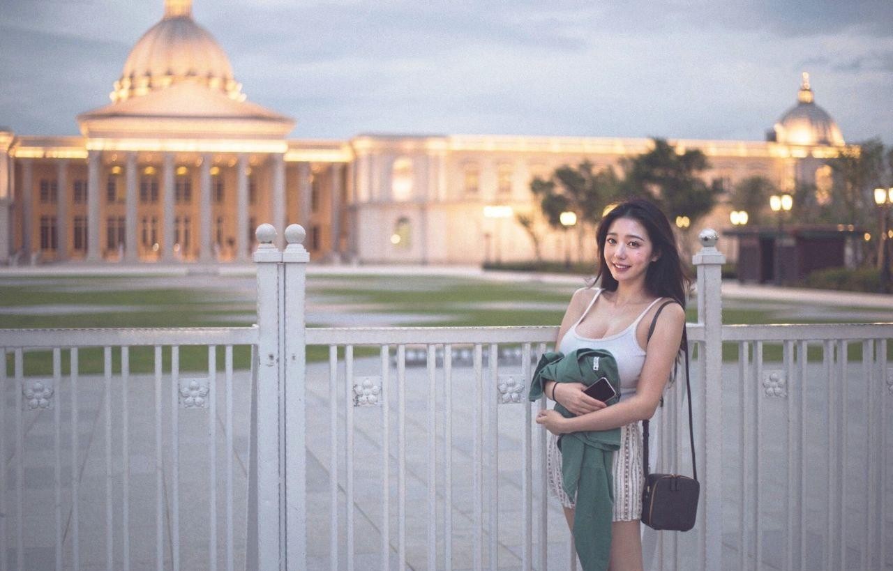 男友跟前男友的女友上床了~