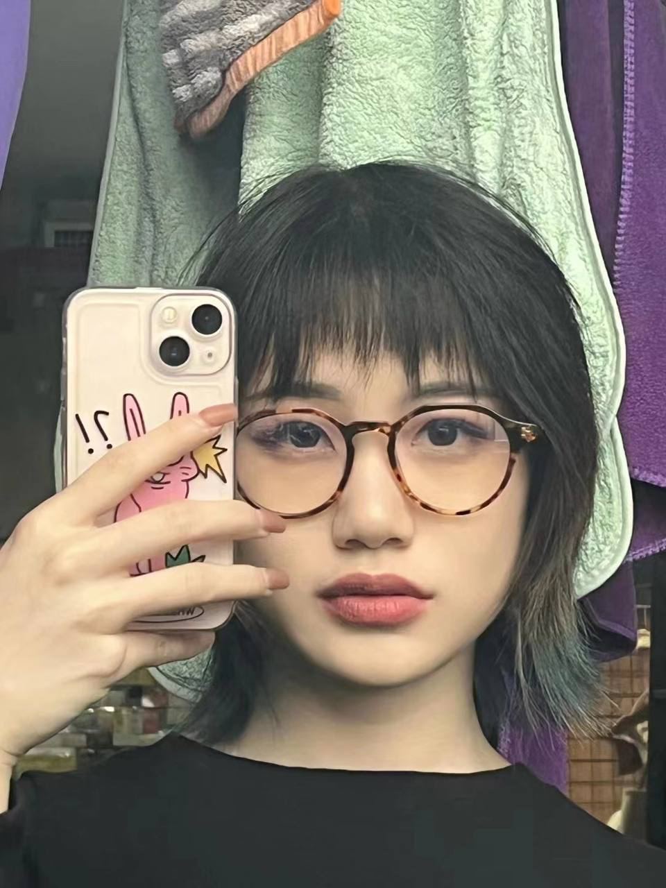 眼镜反差女票，乳头凹陷的大奶子极品