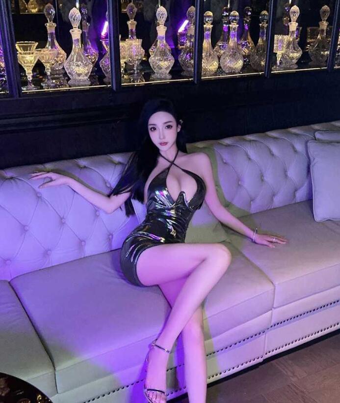 女研究生炮友劳逸结合放松时间榨精充能!