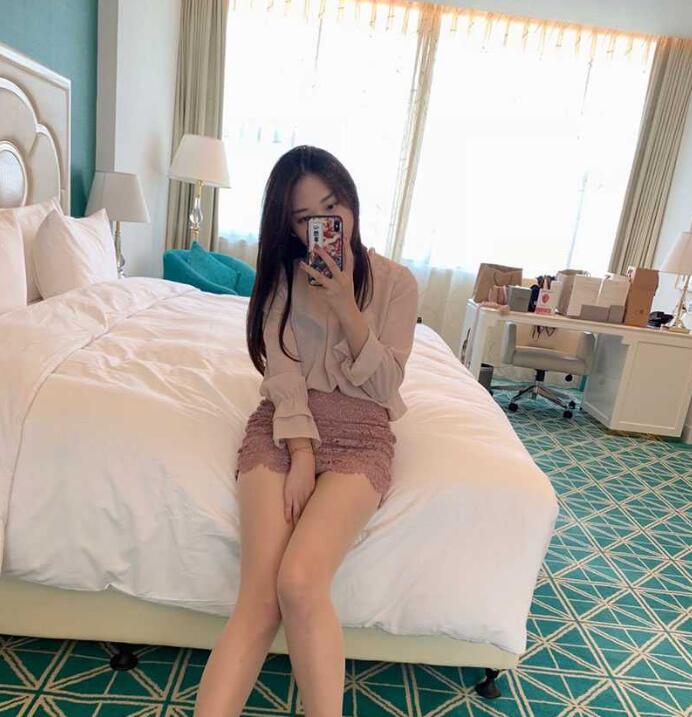 女研究生炮友劳逸结合放松时间榨精充能!