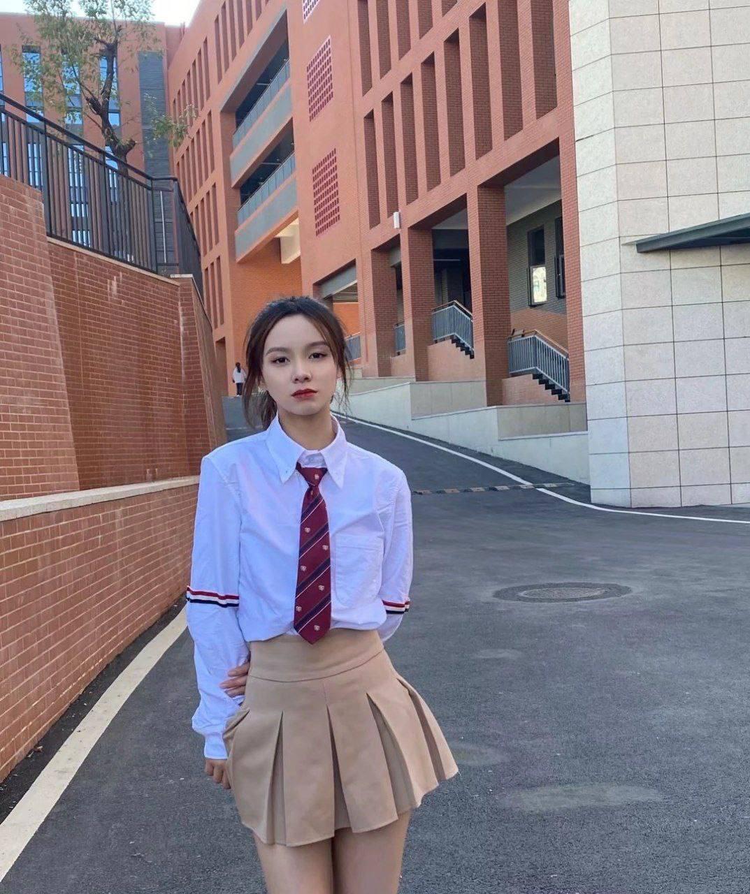 各路反差御姐,高高在上的女神在大鸡巴面前只能跪舔