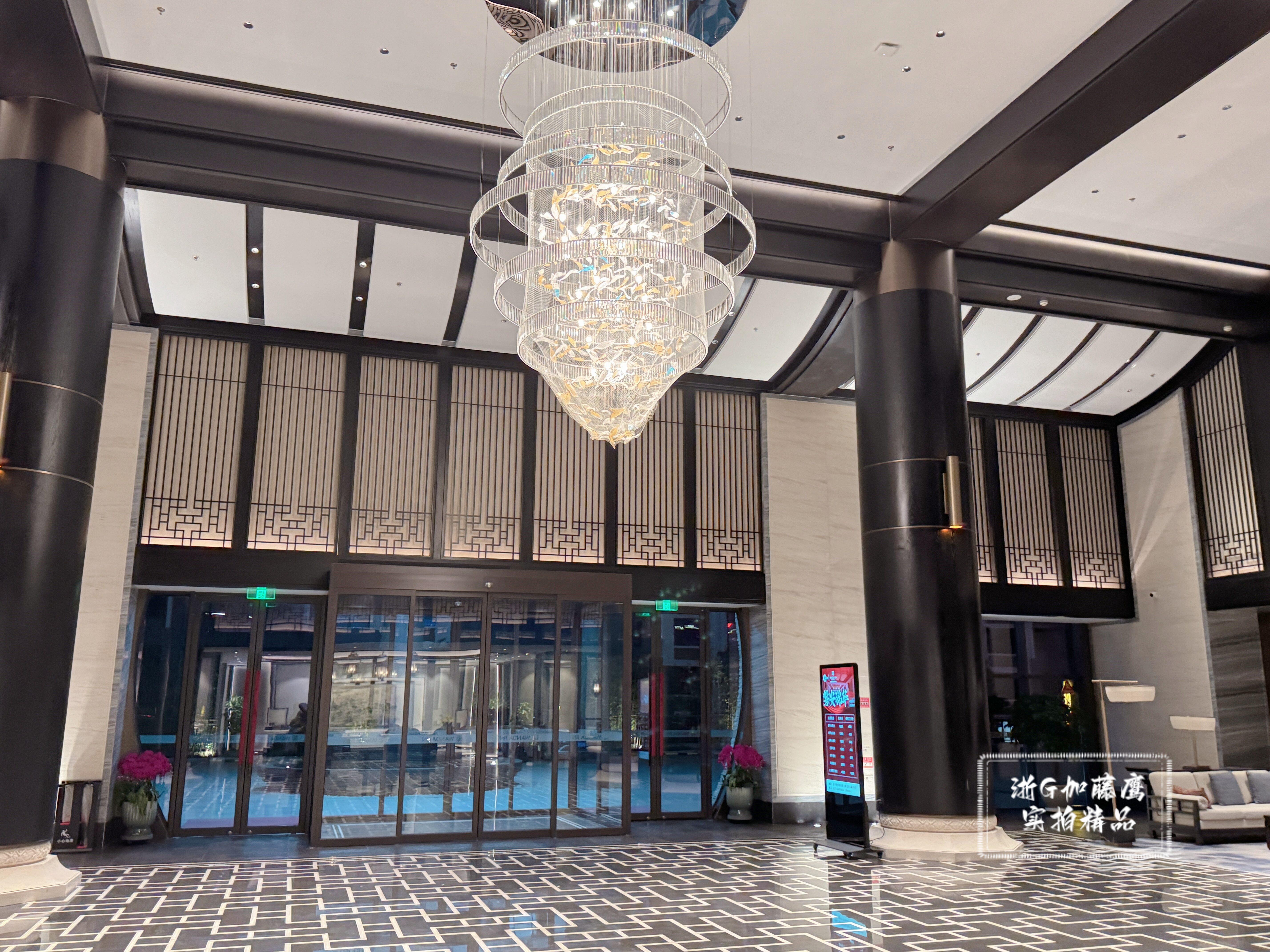 浙G加藤鹰出品，必属精品，夫妻交换，前后插入，双鸡巴插入，四指插入，前插后舔菊花，满足你的淫妻欲望