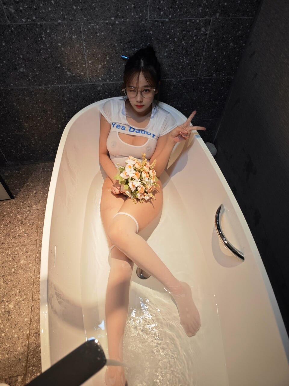 发现男友偷腥的聊天记录，然而不会那么轻而易举的就此放他自由