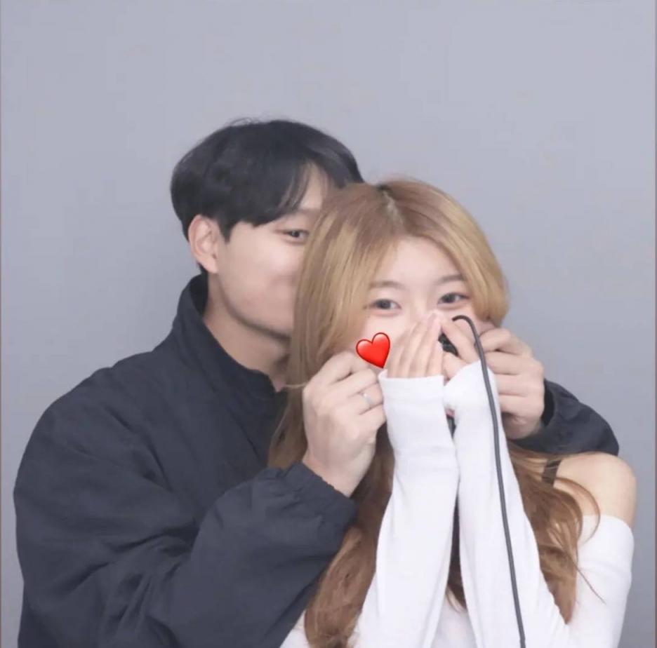 泄密流出视图❤️04年美女方佳琼和男友同居性爱视频