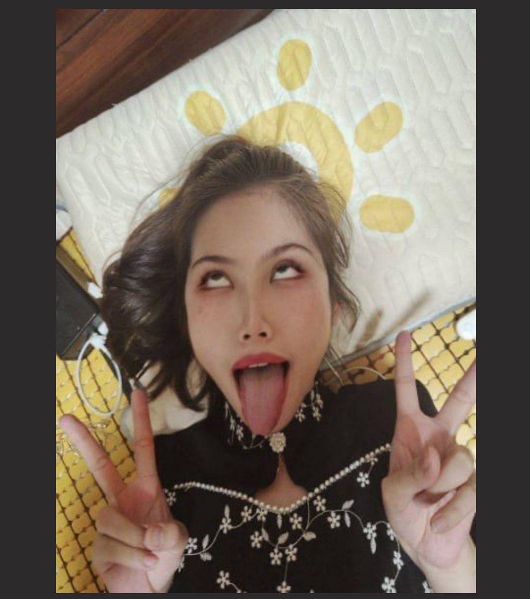 四川大学大四女学生蒋雯雯 人前是女神学霸 人后是主人的淫贱骚母狗 被主人爆操视频流出