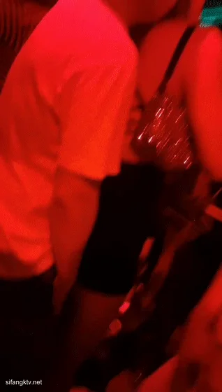 全网最新稀缺!砂舞舞厅内扣逼摸奶、打站桩 内裤都被扣出个破洞