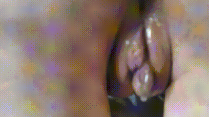 少妇撅着大白屁屁被黑祖宗无套输出 每一下都顶到花心 内射一骚逼