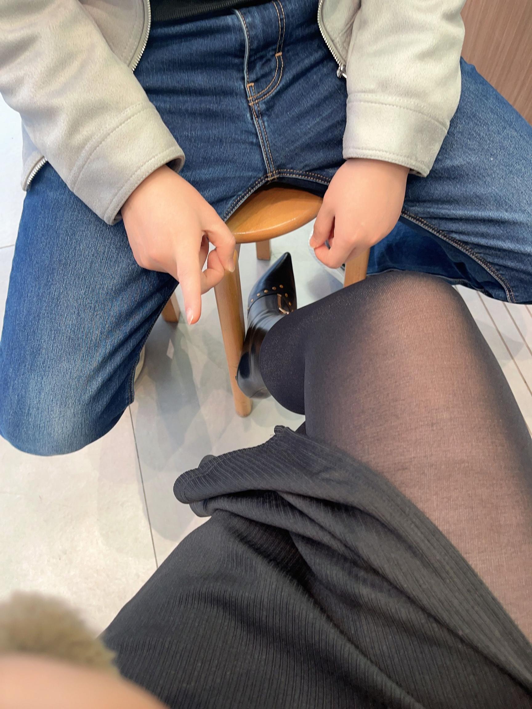 圣诞节前更新一个,可怜的小骚骚榨汁精最近郁闷的很,闲鱼被骗钱,某博还被封,户外露出