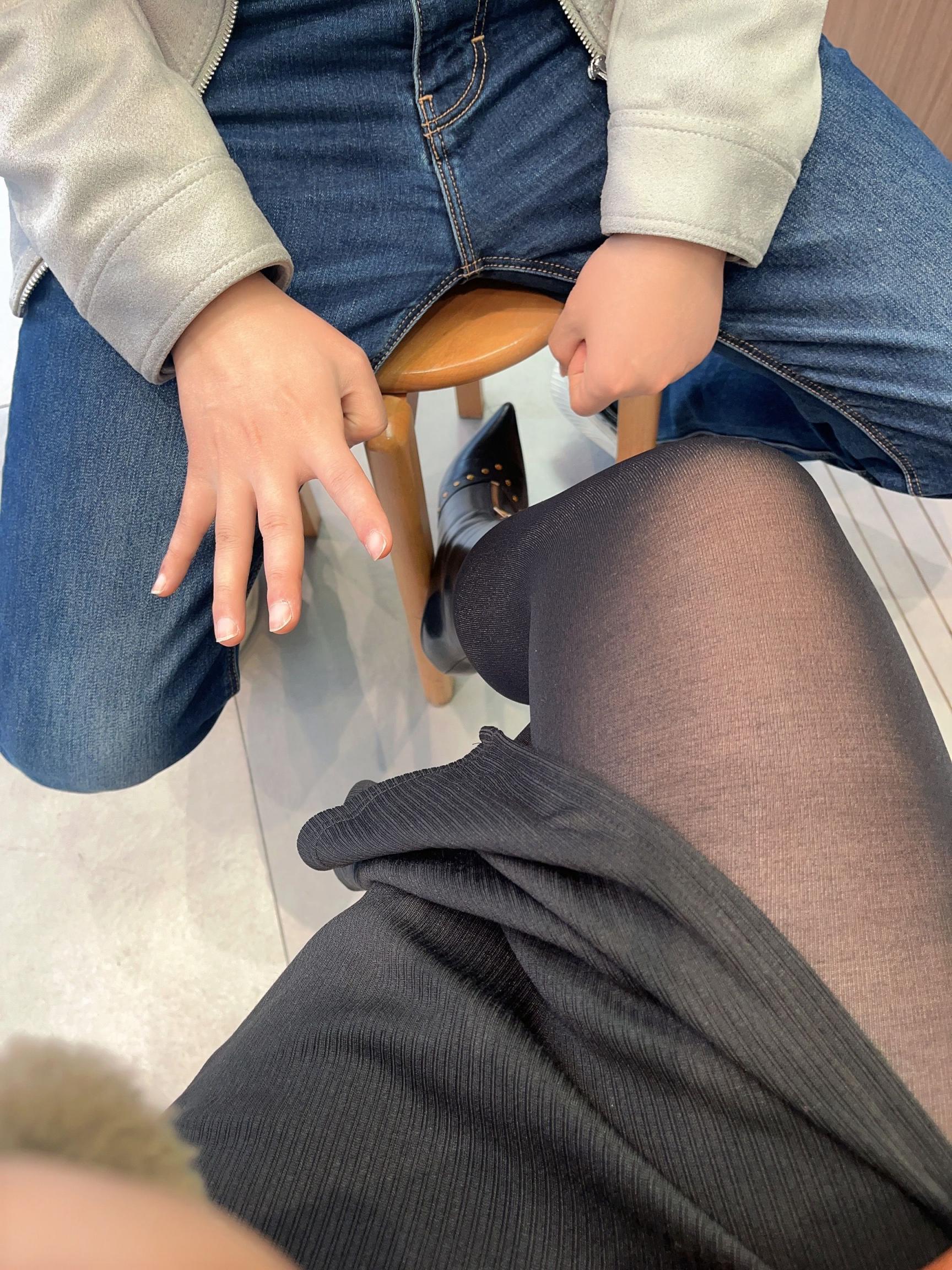 圣诞节前更新一个,可怜的小骚骚榨汁精最近郁闷的很,闲鱼被骗钱,某博还被封,户外露出