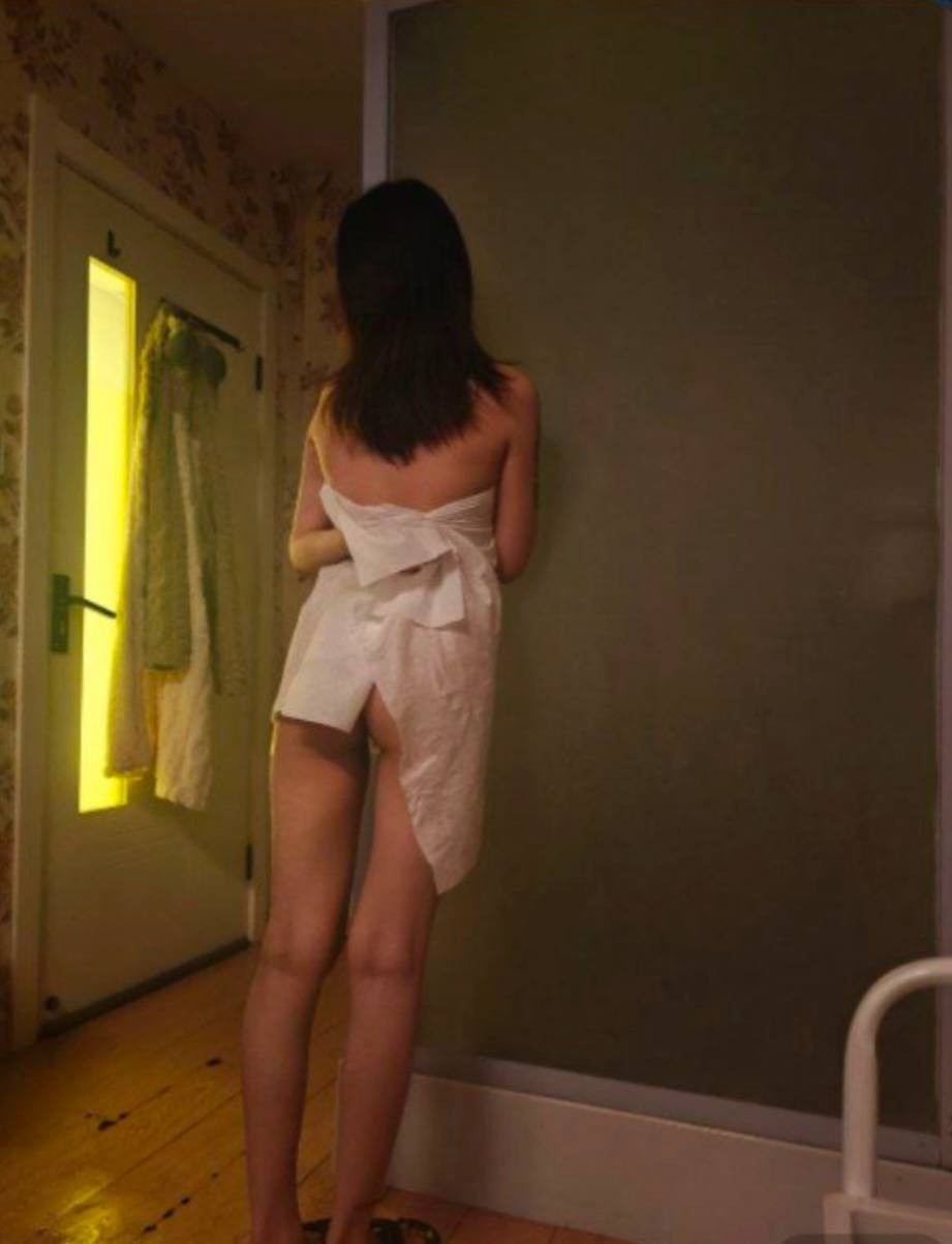 哈哈，包厢做爱隔壁有人不能淫叫的感觉太刺激了