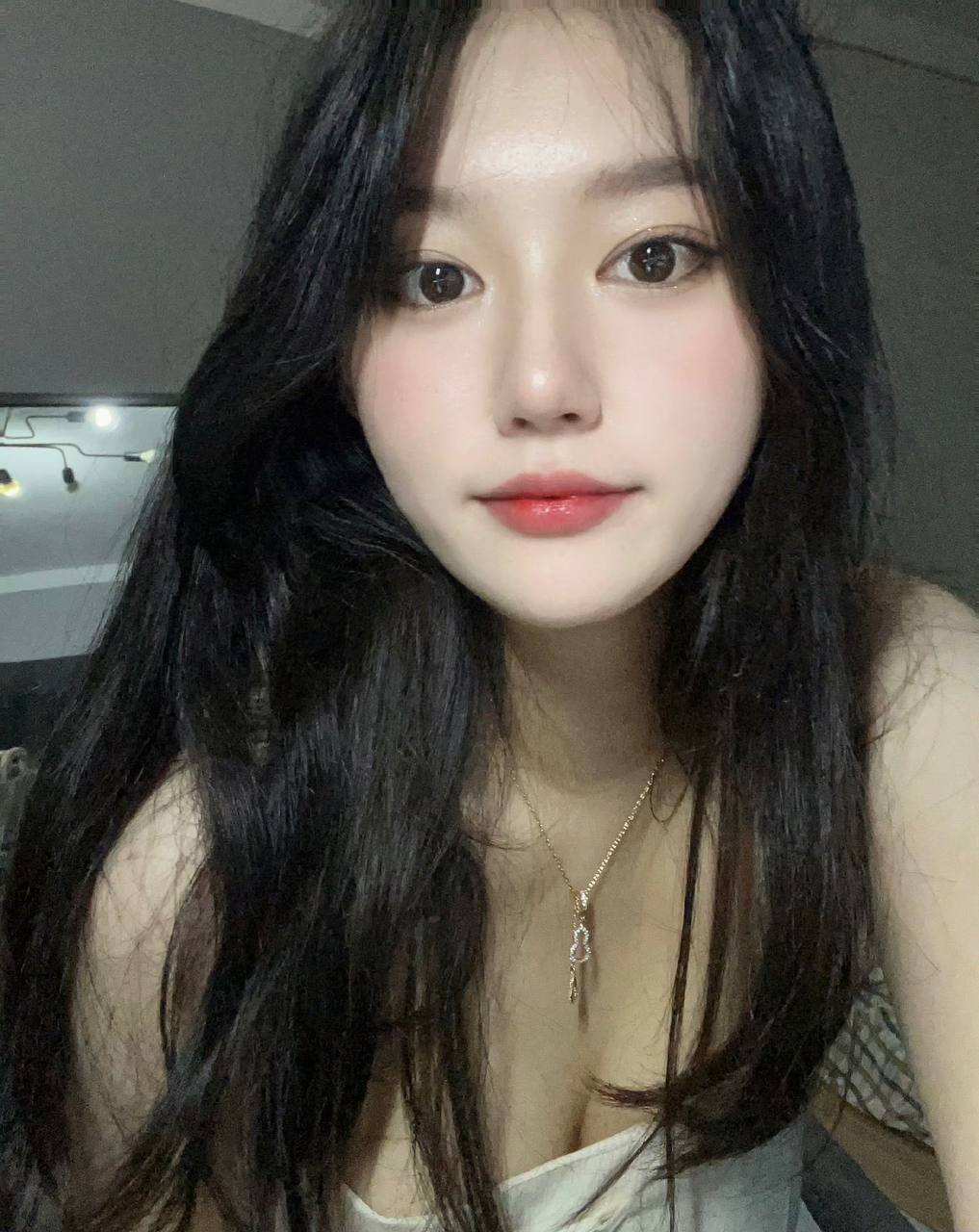 广东财经大学 校鸡公交车袁雨婷 下海卖批 明码标价一次900 包夜2500 童叟无欺还可以玩3P！