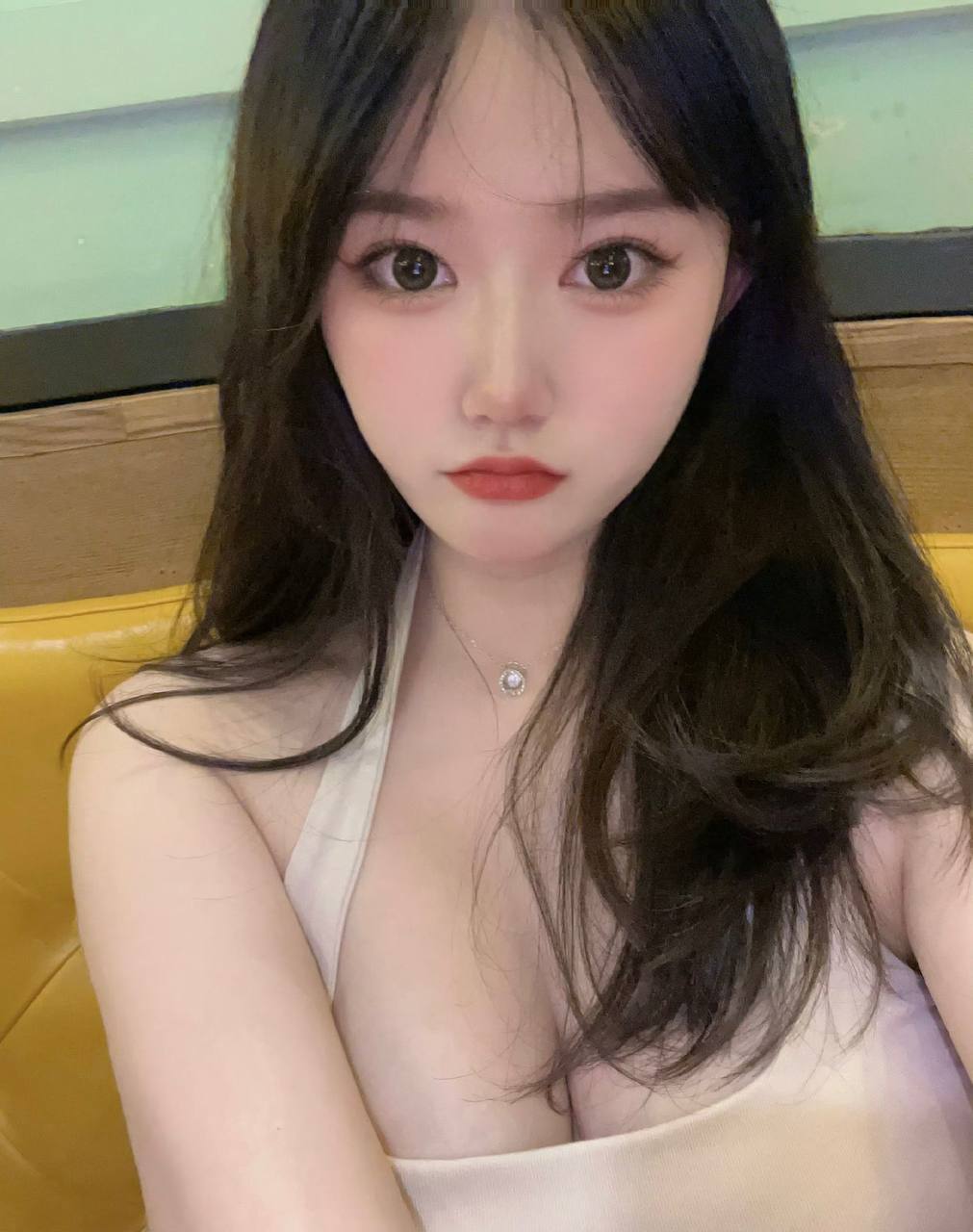 广东财经大学 校鸡公交车袁雨婷 下海卖批 明码标价一次900 包夜2500 童叟无欺还可以玩3P！