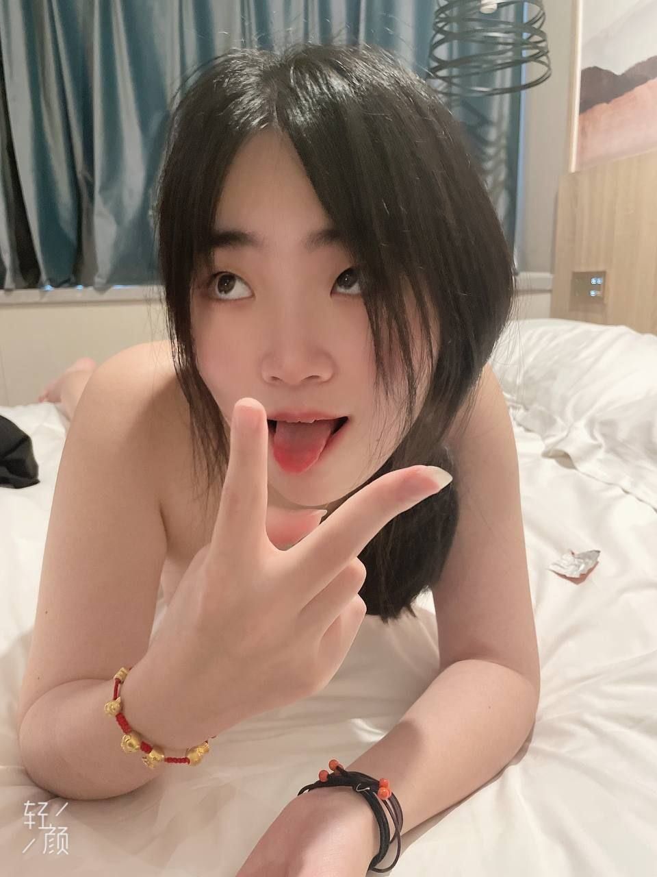 江苏省港口集团管理员蒋钊颖 长相清纯的骚母狗为了评优 主动献身领导充当领导的性爱玩具！