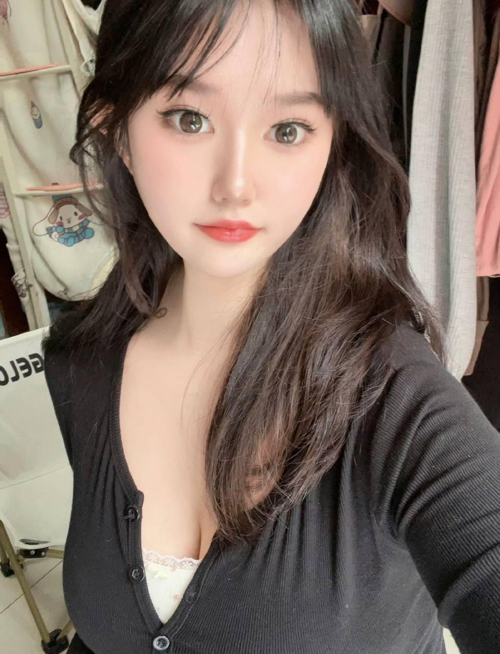 广东财经大学 校鸡公交车袁雨婷 下海卖批 明码标价一次900 包夜2500 童叟无欺还可以玩3P！